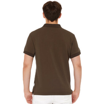 mannen polo bruin